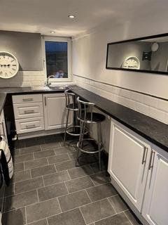 2 bedroom end of terrace house to rent, Carr Street, Brighouse