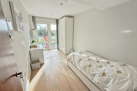 3 bedroom apartment for sale, Rothschild House,  Kew Bridge Road, Brentford