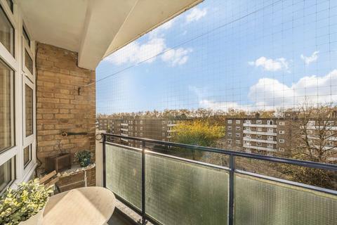 2 bedroom flat for sale, Broomhouse Lane, London SW6