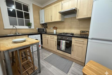 3 bedroom flat to rent, Warlters Road, London, N7