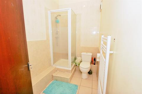 3 bedroom apartment to rent, Hyde Park Road, Hyde Park, Leeds, LS6 1AH