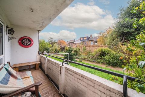 2 bedroom flat for sale, Cromwell Avenue, London W6