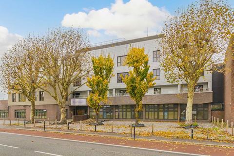 undefined, Staines Road West, Sunbury-On-Thames TW16