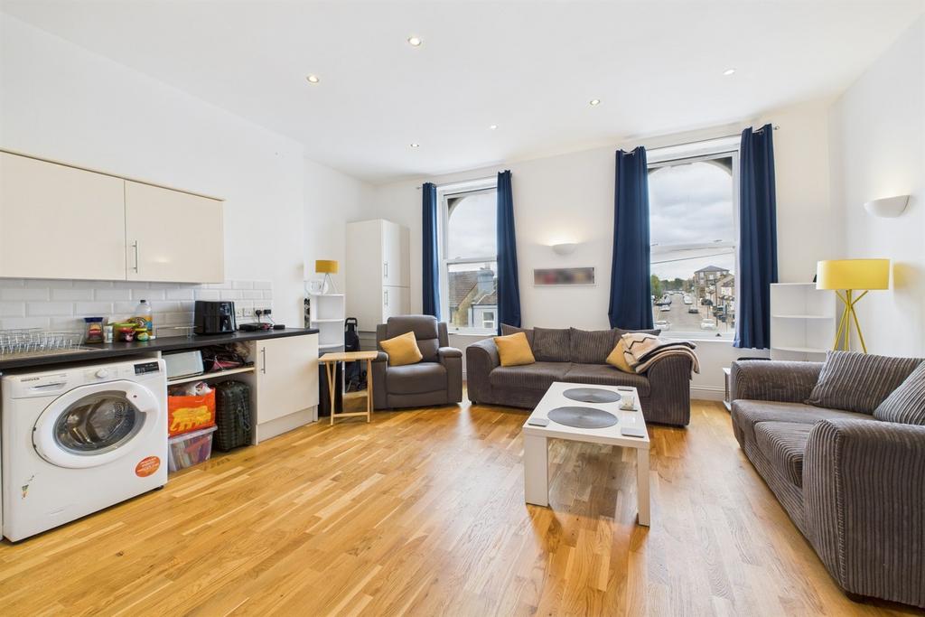 Living Room / Kitche