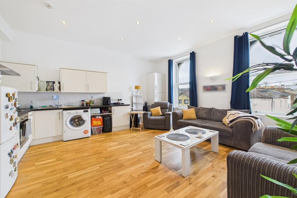 Living Room / Kitche