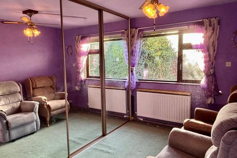 2 bedroom flat for sale, Foldings Road, Scholes, Cleckheaton, BD19
