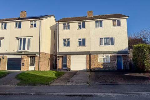 Pine Ridge, Newbury, RG14