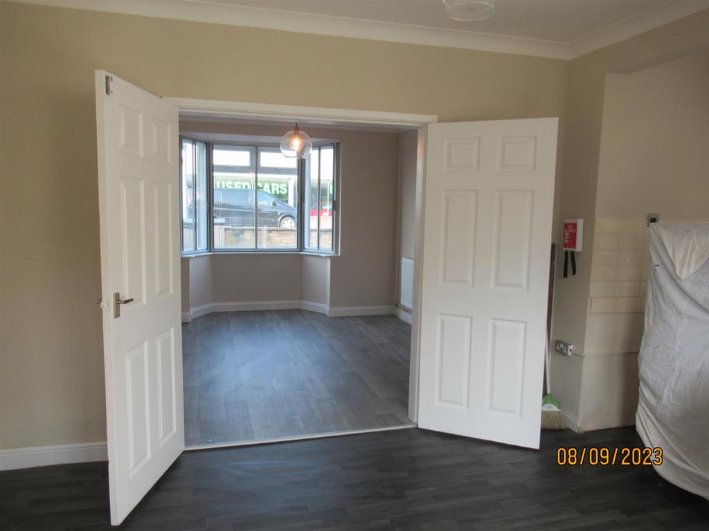 283 Watling Bed 1.JPG