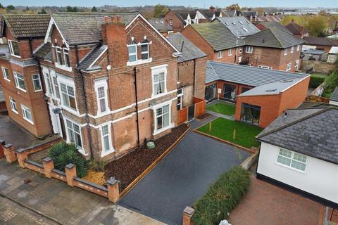 10 bedroom house for sale, Meadow Road, Beeston Rylands