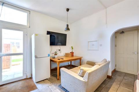 10 bedroom house for sale, Meadow Road, Beeston Rylands