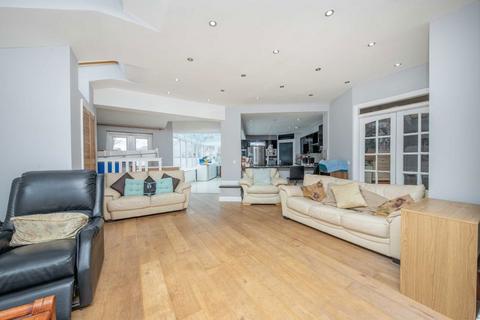 undefined, Mandeville Road, Isleworth TW7