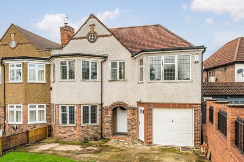 Eversley Crescent, Isleworth TW7