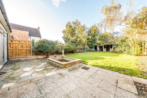 undefined, Eversley Crescent, Isleworth TW7