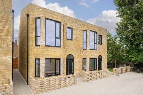 Bedfont Lane, Feltham TW14