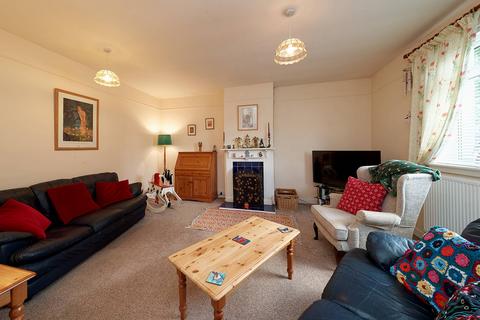 4 bedroom bungalow for sale, 21  High Street, Mauchline, KA5 6AJ