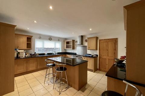 6 bedroom detached house for sale, Bethania Road, Upper Tumble, Llanelli