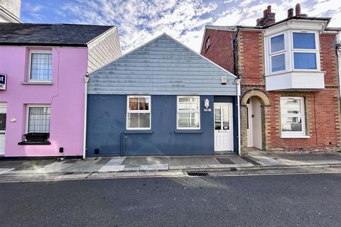 2 bedroom terraced bungalow for sale, Chapel Street, Newport