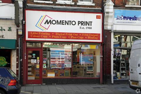 Retail property (high street) for sale, 19 Broadway Para London N8 9DE