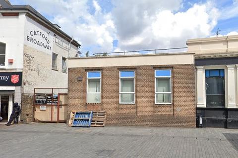 Retail property (high street) to rent, 35 Catford Broadway London SE6 4SN