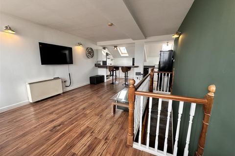 2 bedroom apartment to rent, The Royal, Wilton Place, Salford