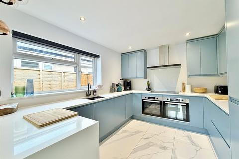 4 bedroom bungalow for sale, Woodlinken Drive, Verwood, Dorset, BH31