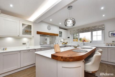 3 bedroom detached house for sale, Delph Lane, Daresbury. Stunning Family Home In A Large Private Plot