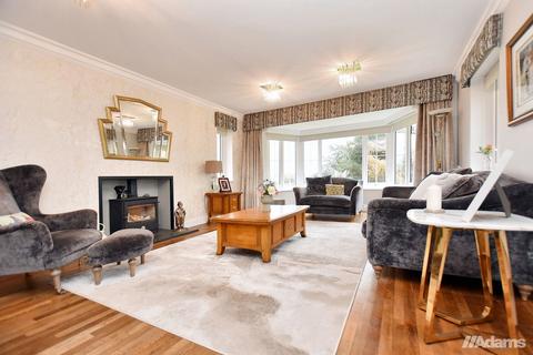 3 bedroom detached house for sale, Delph Lane, Daresbury. Stunning Family Home In A Large Private Plot