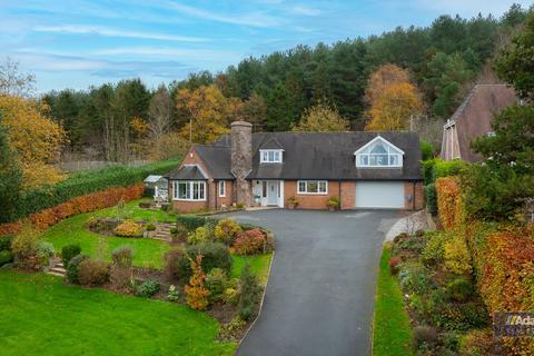 3 bedroom detached house for sale, Delph Lane, Daresbury. Stunning Family Home In A Large Private Plot