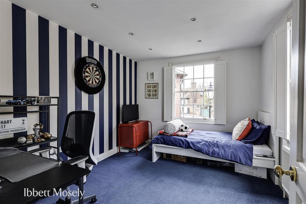 19 Bedroom 2.jpg