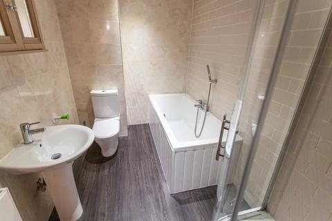 3 bedroom flat to rent, Stafford Street, ,