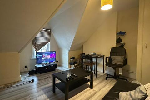 undefined, Flat 4, 15 Oliver Avenue, South Norwood, London, SE25 6TY