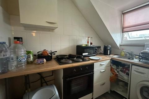 undefined, Flat 4, 15 Oliver Avenue, South Norwood, London, SE25 6TY
