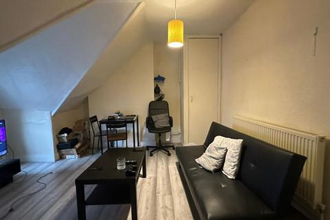 undefined, Flat 4, 15 Oliver Avenue, South Norwood, London, SE25 6TY