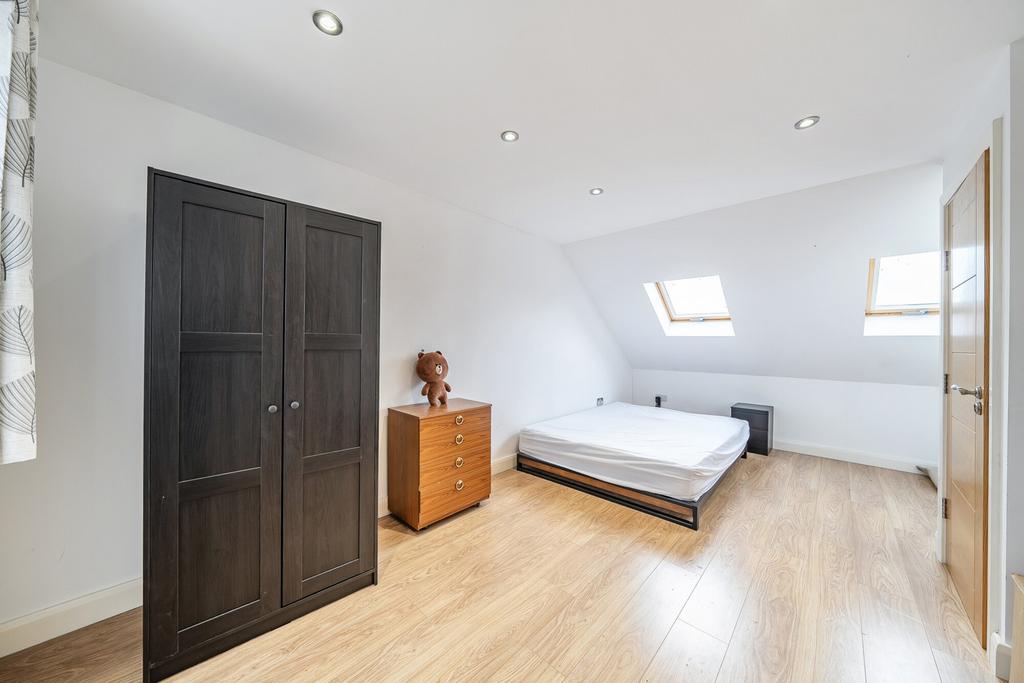 1376218-4-690b678...