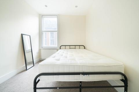 1 bedroom flat to rent, Fulham Park Gardens, London SW6