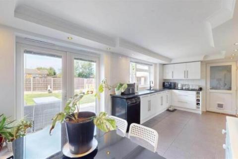 3 bedroom semi-detached house to rent, Middlesex Drive, Milton Keynes MK3