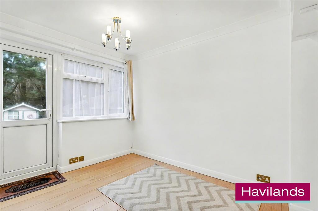 Hill House Close N21 1 LG-6.jpg