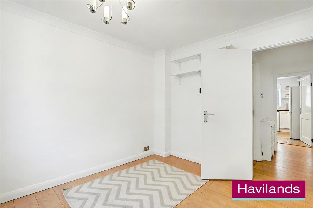 Hill House Close N21 1 LG-4.jpg