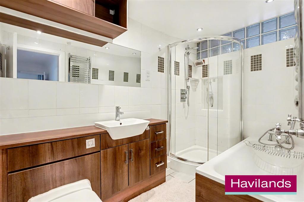 Hill House Close N21 1 LG-7.jpg