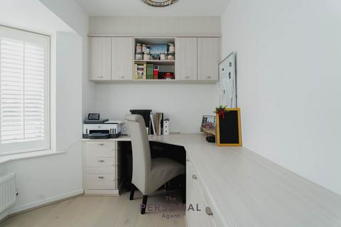 undefined, Metcalfe Avenue, Carshalton
