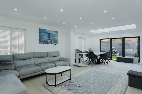 undefined, Metcalfe Avenue, Carshalton