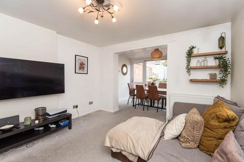 3 bedroom semi-detached house to rent, Hazel Drive, Chesterfield S42
