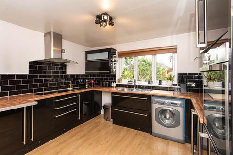 3 bedroom semi-detached house to rent, Hazel Drive, Chesterfield S42