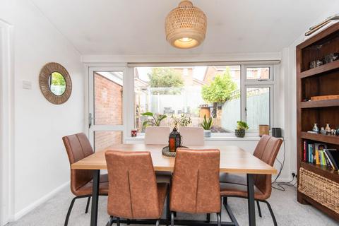 3 bedroom semi-detached house to rent, Hazel Drive, Chesterfield S42