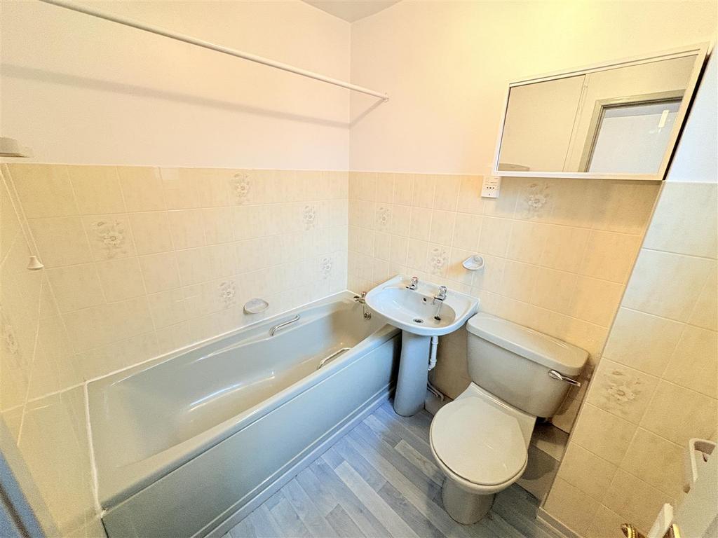 Bedroom One En-Suite Bathroom