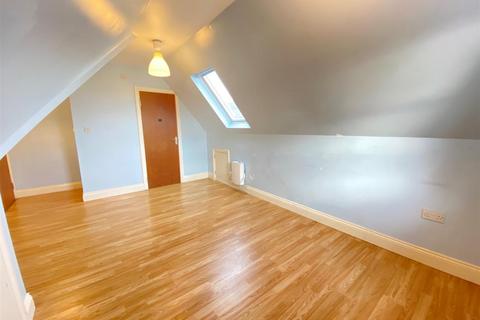 1 bedroom apartment to rent, North Common Road, Ealing