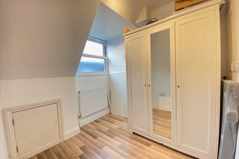 1 bedroom apartment to rent, North Common Road, Ealing