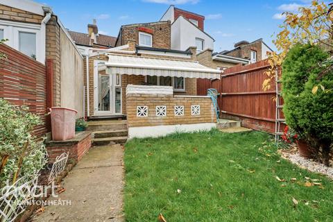 3 bedroom end of terrace house for sale, Whitehorse Lane, London