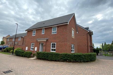 3 bedroom detached house to rent, 9 Robin Close, CV4 8NJ