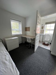 3 bedroom detached house to rent, 9 Robin Close, CV4 8NJ